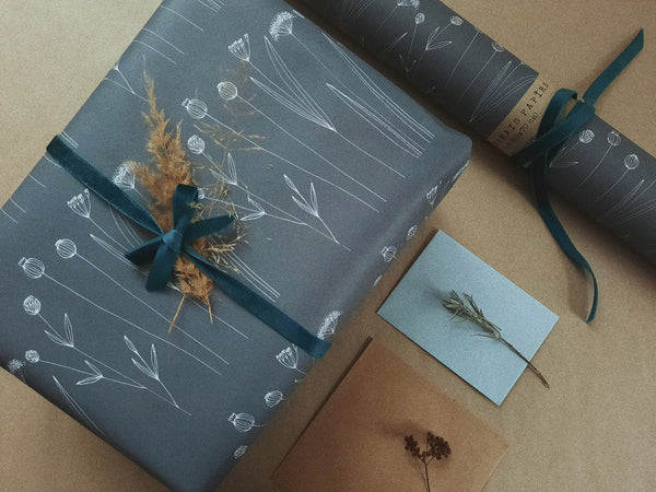SET OF 3 pieces GRAPHICAL FLORAL white wrapping paper