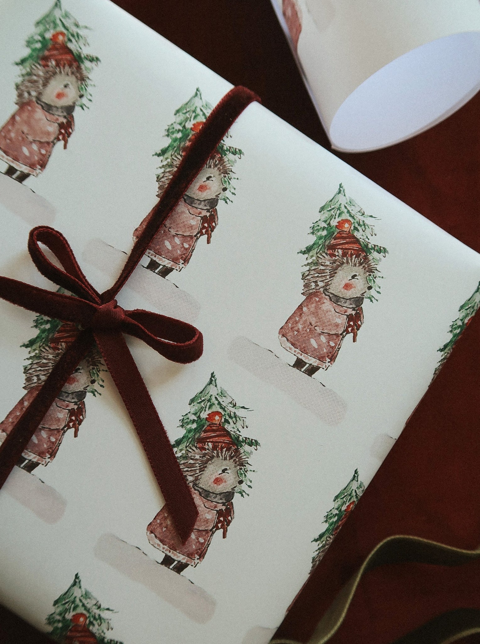 Hedgehogs white wrapping paper
