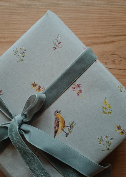 SET OF 3 pieces LITTLE BIRDS wrapping paper