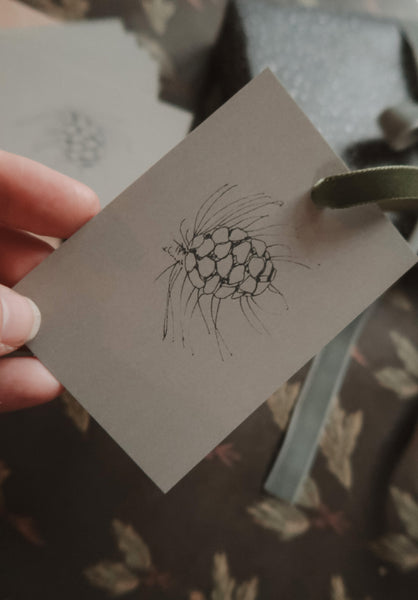 Pine cone/small flat card